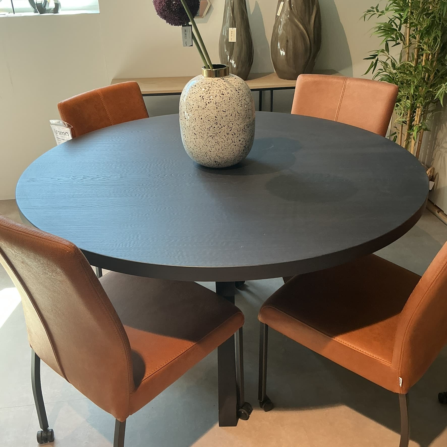 Showroommodel eettafel Head 