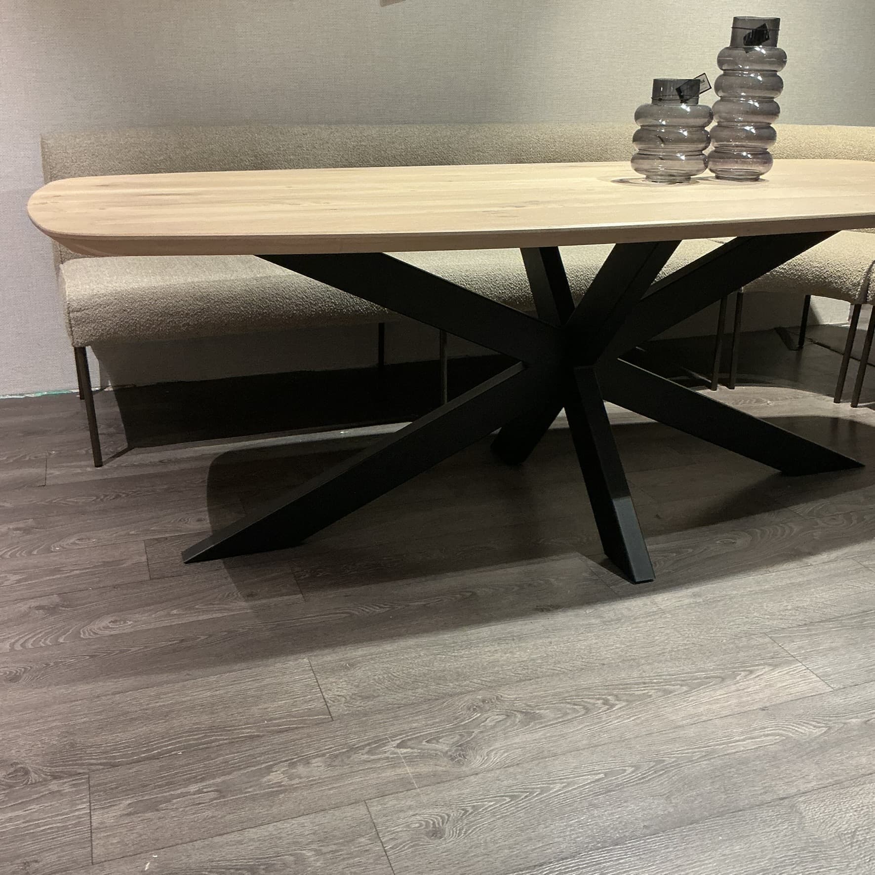 Showroommodel eetkamertafel Hout