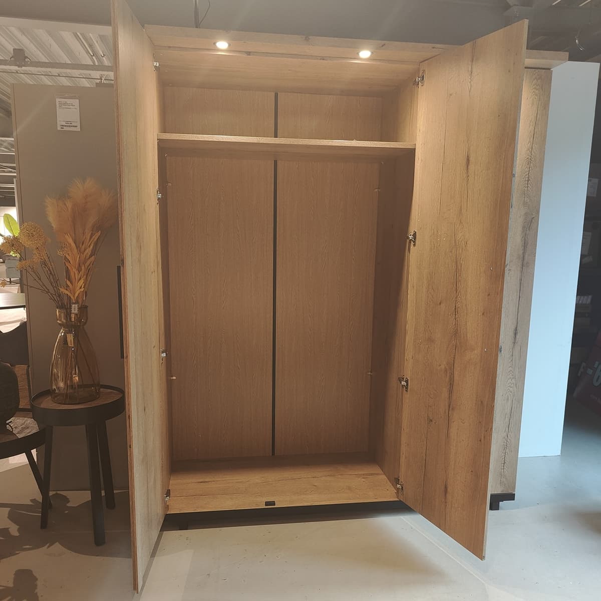 Showroommodel 3-deurs linnenkast Apeldoorn - 2