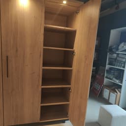 Showroommodel 3-deurs linnenkast Apeldoorn - 3