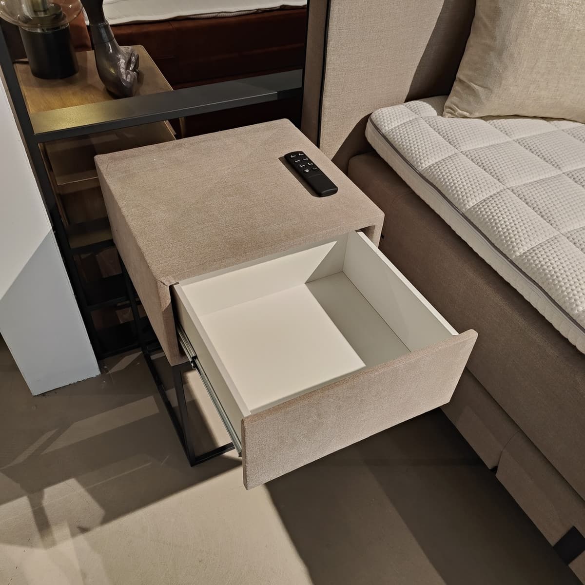 Showroommodel Boxspring Comfort Haarlem Elektrisch verstelbaar 120 x 200 + Nachtkastje - 4