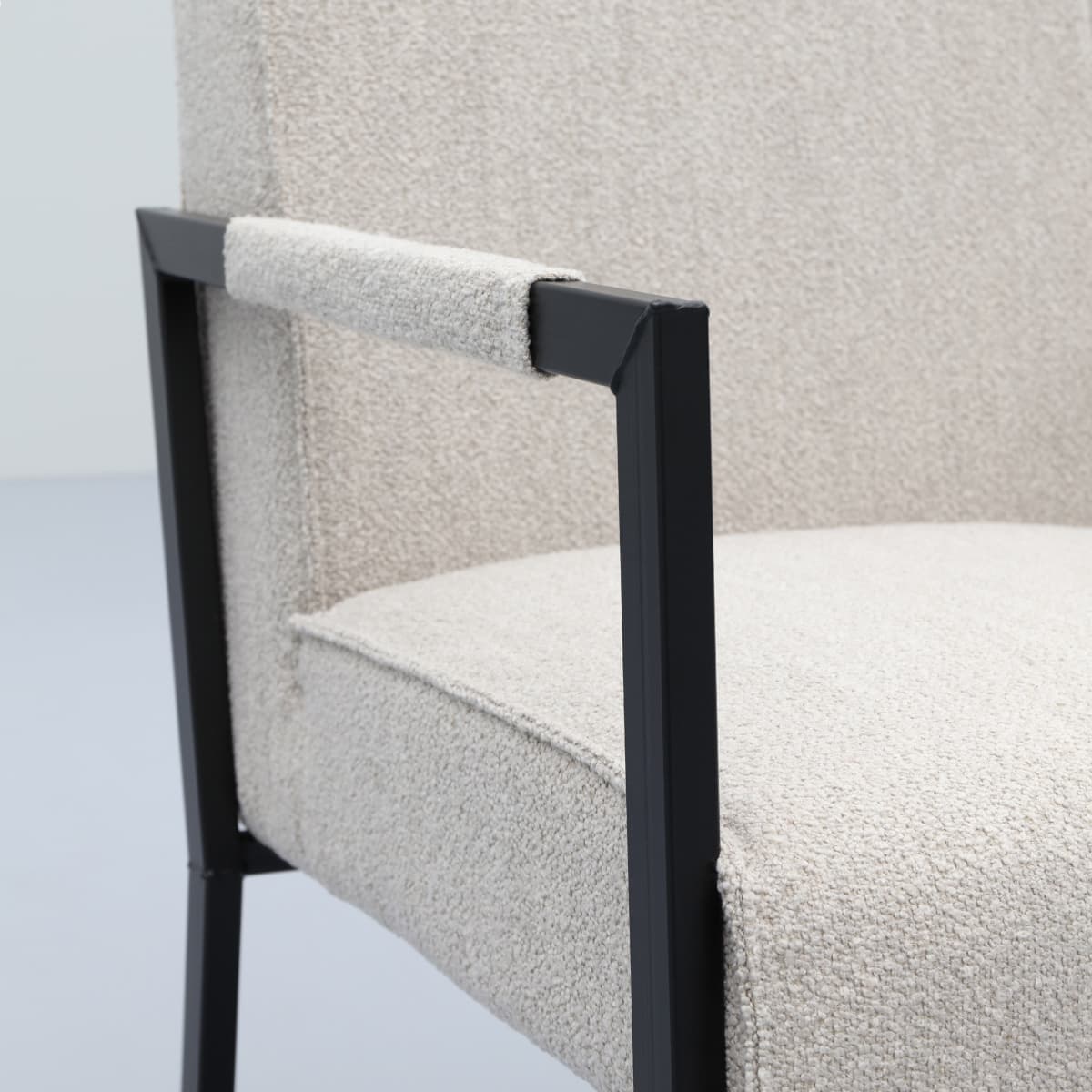 Eetkamerstoel Kenzo met metalen armleuning - 25